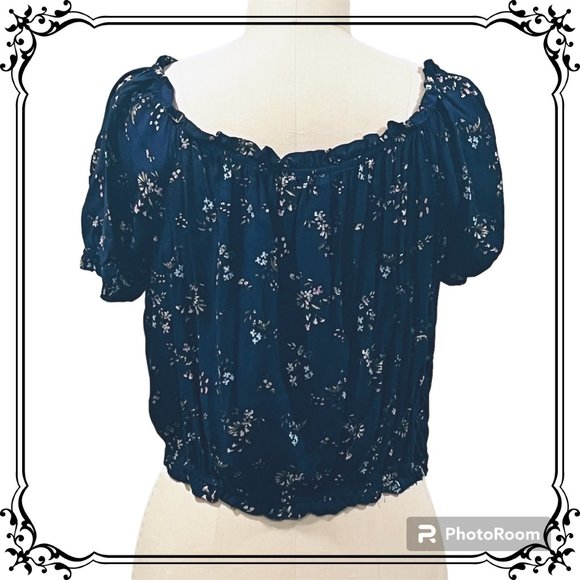 COZY CASUAL Off-The-Shoulder Floral Crop Blouse - Size M - Picture 3 of 7